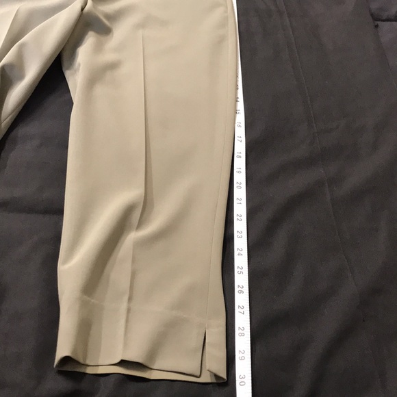 Olive Green Lightweight Capris / Pedal Pushers / Crops; Size 2 Petite - Picture 6 of 10